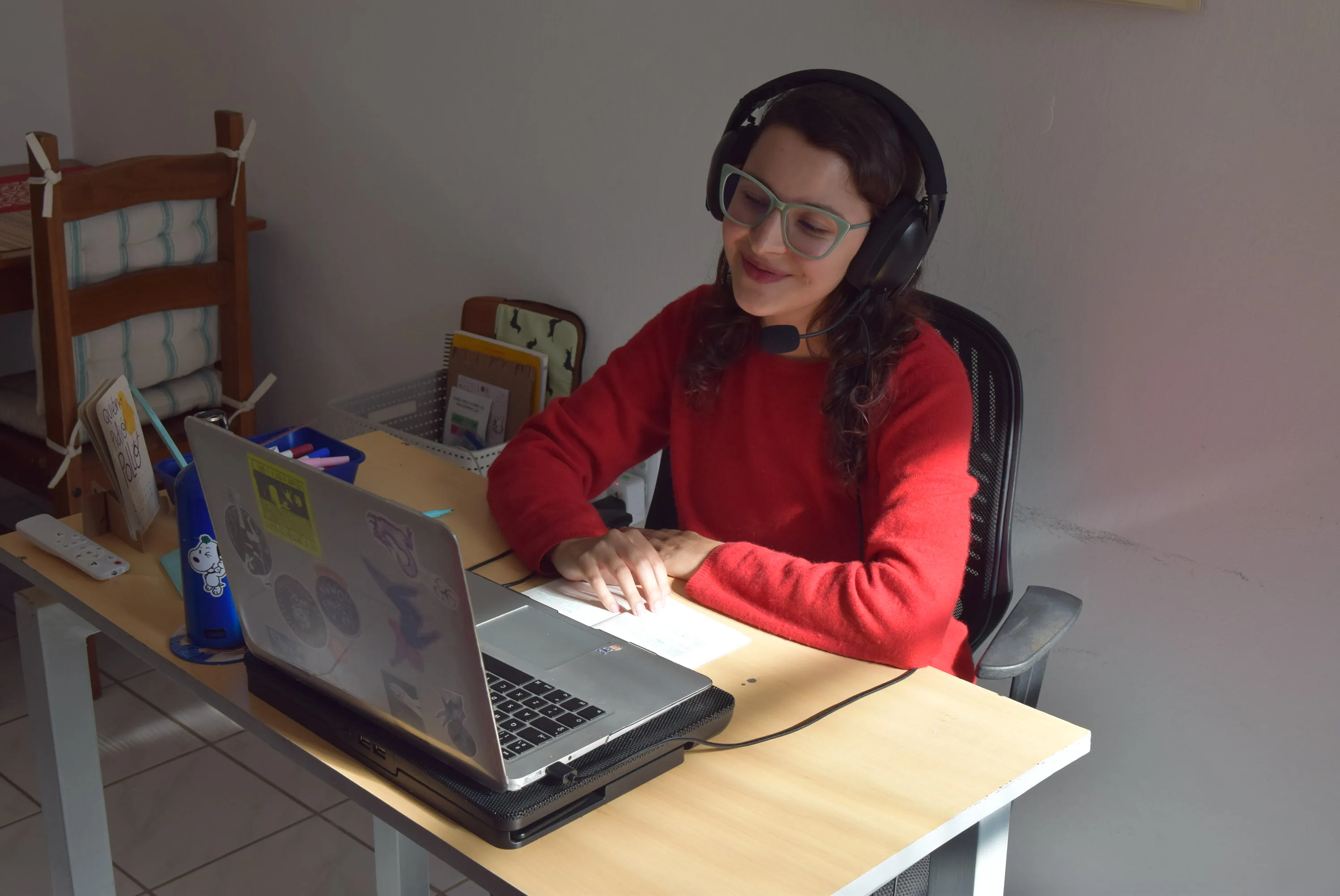 Estudiante conectada online